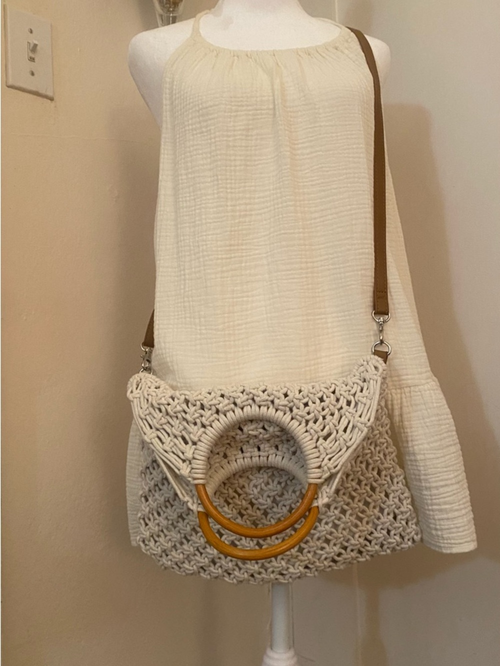 Woven Macramé Crossbody Bag with Wooden Rings - White - Picture 3 of 13